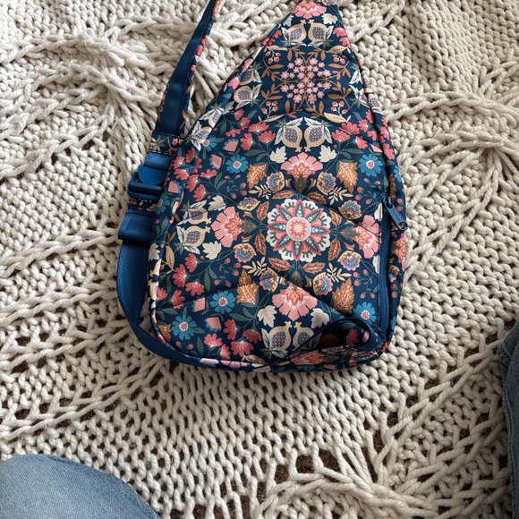 Vera Bradley Recycled Lighten Up Reactive Sling Backpack NWOT - Picture 7 of 10